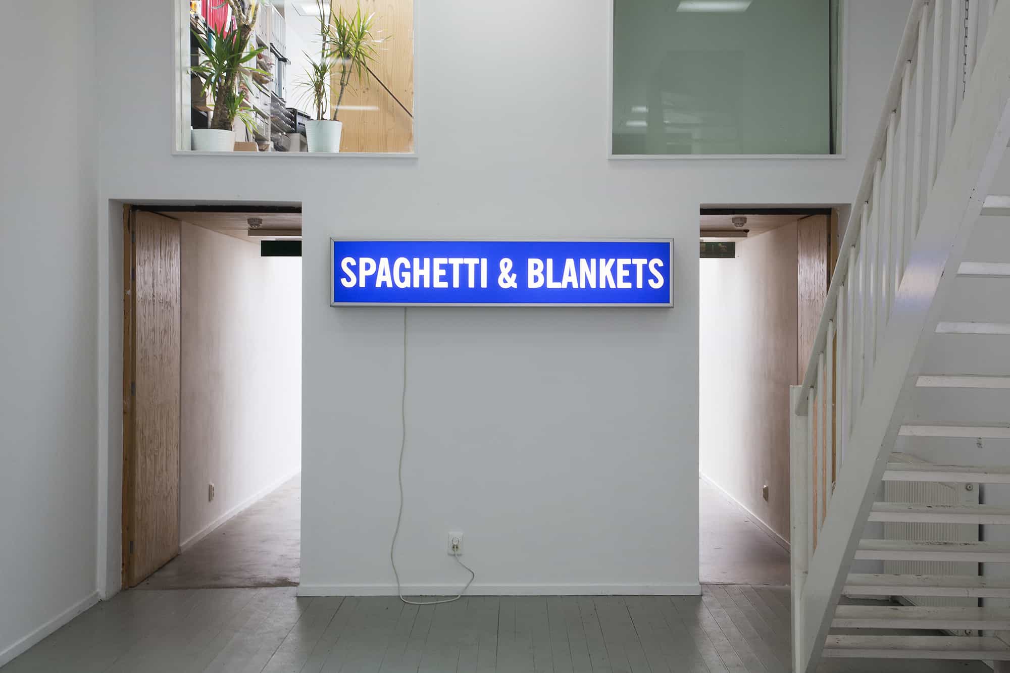 Spaghetti & Blankets, lightbox 200 x 40 x 20 cm, 2013